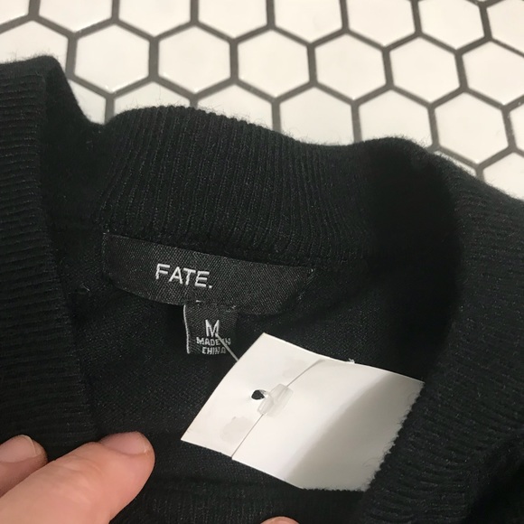 Nwt fate cape sweater size medium - Picture 7 of 8